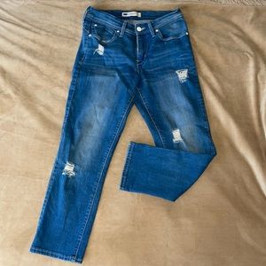 Mid rise skinny blue Jean capris.